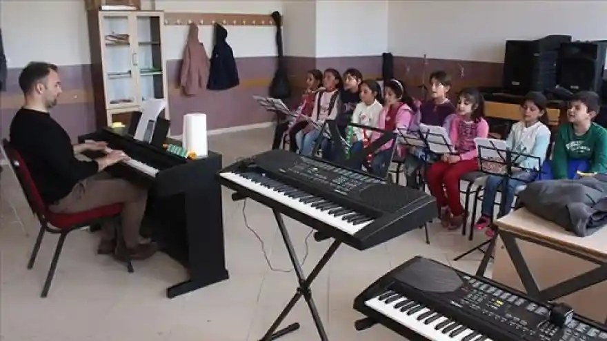 Bu Okula Koşarak Gidiyorlar