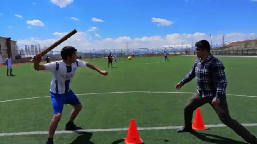 Unutulmaya yüz tutmuş Kürt beyzbolu yeniden yaygınlaştırılıyor