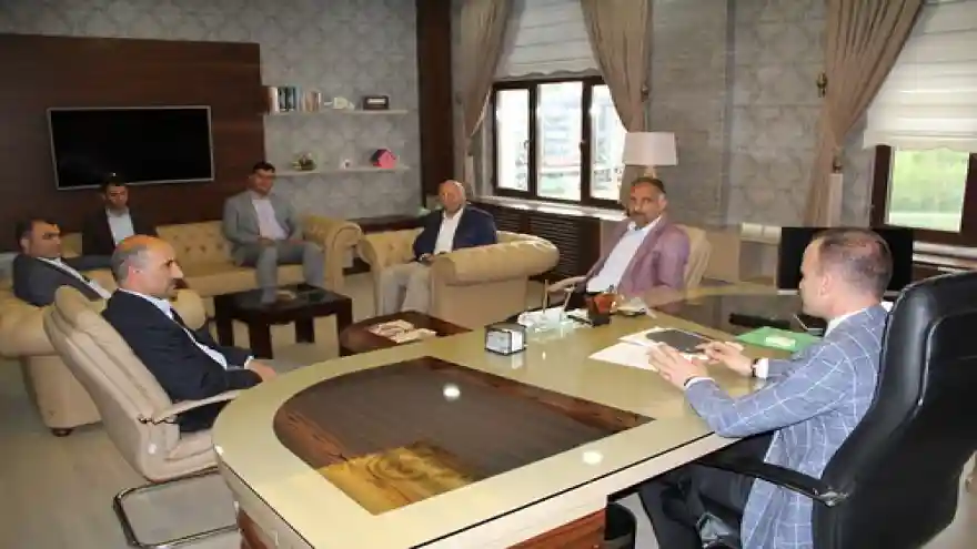 Memur Sen ile Eğitim Bir-Sen Ağrı Şube başkanlarından Müdür Tekin'e ziyaret