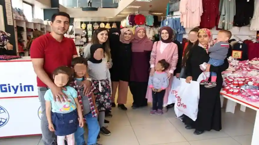 Birlik Vakfı Ağrı Şubesi Yetim ve Öksüz 100 Çocuk Giydirdi