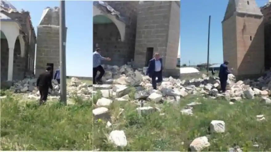 Kars'ta camiye yıldırım düştü, minare yıkıldı  