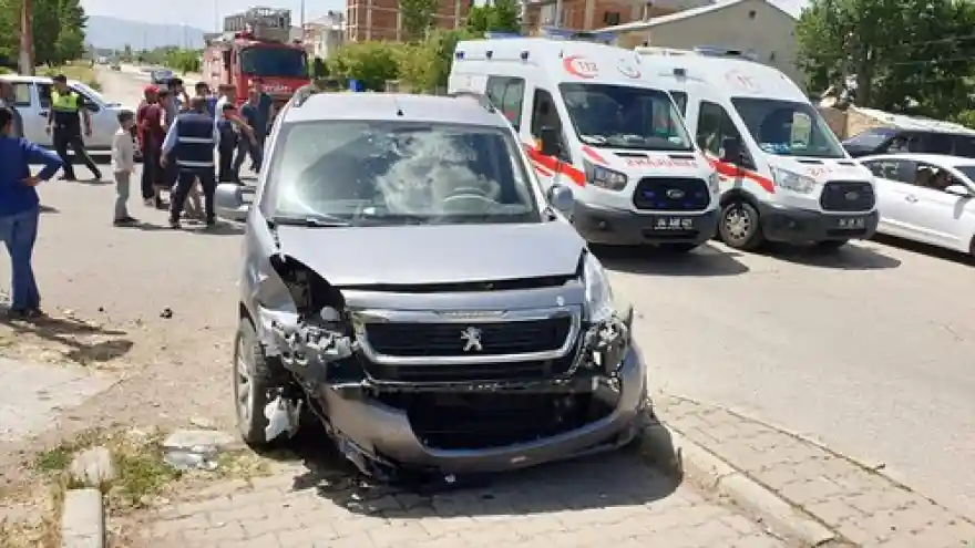 Patnos'ta Trafik Kazası:5 Yaralı