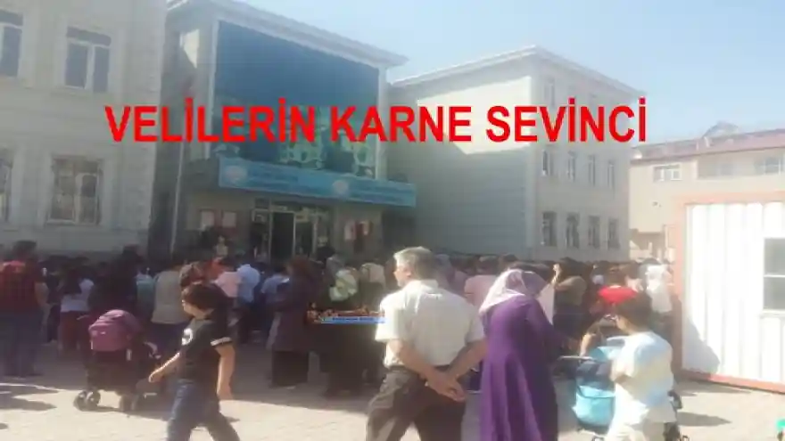 VELİLERİN KARNE SEVİNCİ