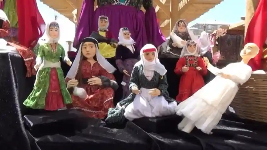 Yöresel kıyafetler kitre bebeklerde yaşatılıyor