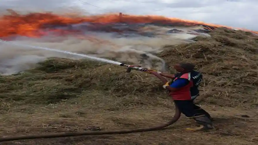 DOĞUBAYAZIT BELEDİYESİ İTFAİYE EKİPLERİNİN YANGINA MÜDAHALESİ

 