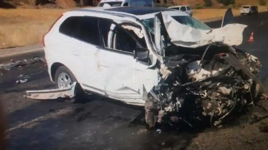 Trafik kazası: 2 ölü, 1 yaralı