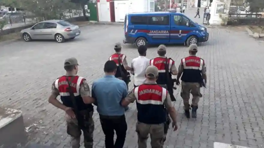 47 kaçak göçmenin yaralandığı kazada 2 kişi tutuklandı