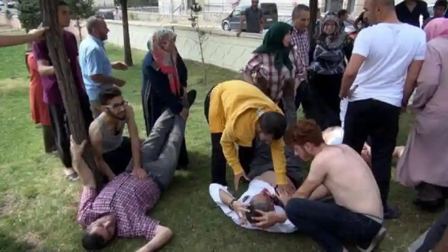 Bahşiş zarfı kavgasında damadın da aralarında bulunduğu 4 kişi bıçaklandı