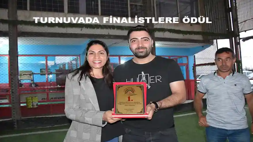 TURNUVADA FİNALİSTLERE ÖDÜL
