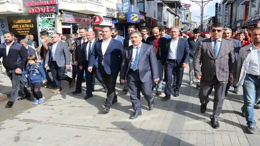 Ağrı'da Amatör Spor Haftası Etkinlikleri Kortej Yürüyüşü ile Başladı

 