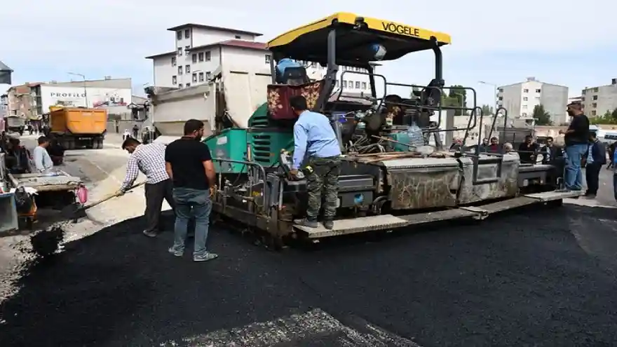 XANİLOG ŞERAFETTİN ERYILMAZ CADDESİ ASFATLANIYOR

