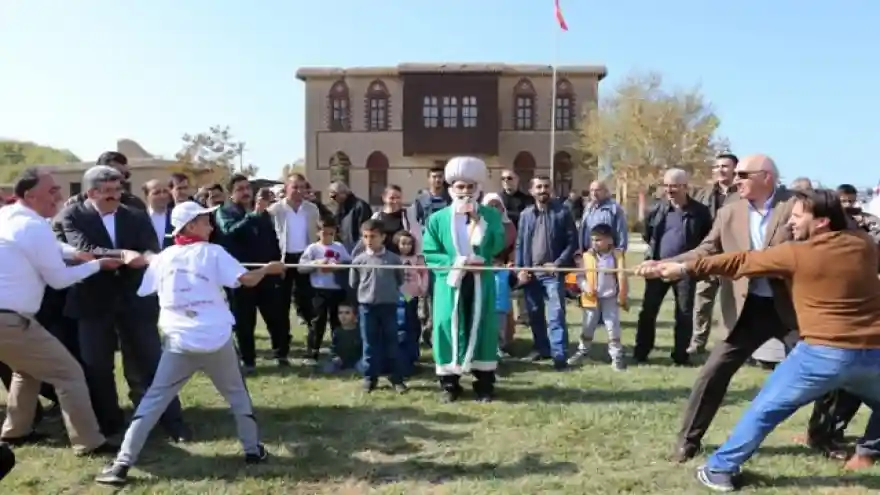 Van'da "2. Geleneksel Çocuk Oyunları Şenliği'
