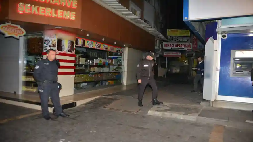 Önce annesinin imam nikahlı eşini tüfekle vurdu sonra taksiyi gasp ederek kaçtı