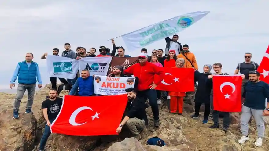 Tuzluca'da Tekelti Dağına Cumhuriyet Bayramı anısına tırmanış düzenlendi