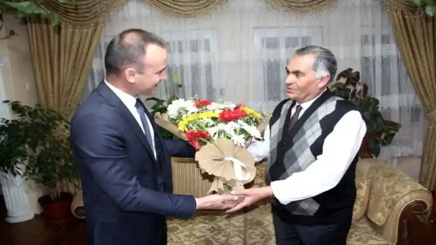 Ağrı'da emekli öğretmene vefa ziyareti