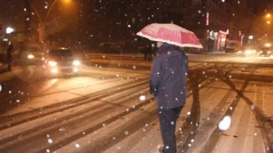 Ağrı'da Kar Yağışı Etkili Olmaya Başladı 