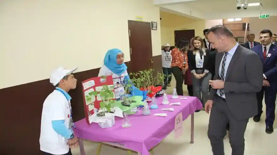 Taşlıçay'da TÜBİTAK 4006 Bilim Fuarı