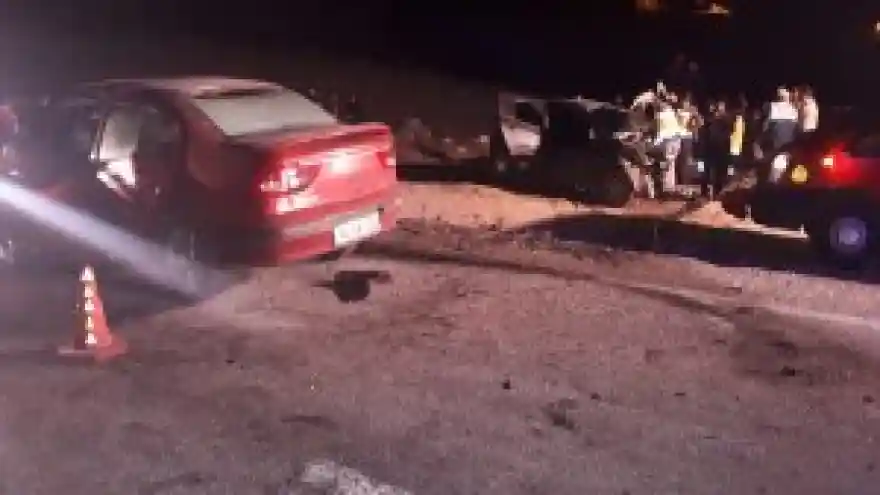 Ağrı'da iki otomobil çarpıştı: 4 ölü