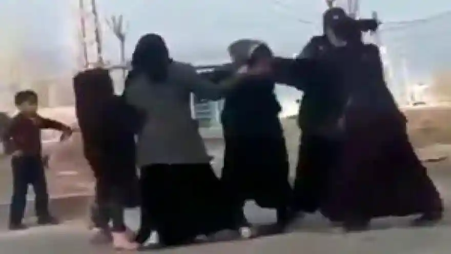 Dilenci kadınların yer kavgası