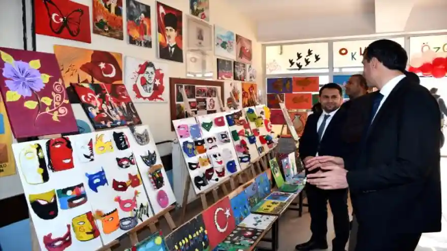 Doğubayazıt'ta 'görsel sanat, drama ve kodlama' sergisi