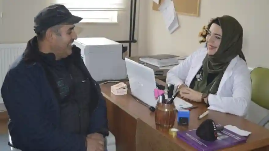 Kızının yanına gelmek için tüm engelleri aştı