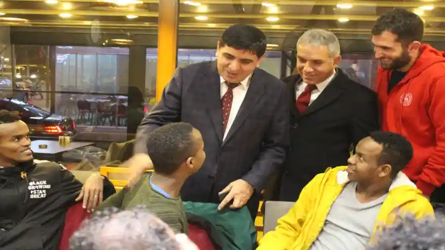 Rektör Alma Yabancı Öğrencilerle Yemek Yedi, Taleplerini Dinledi