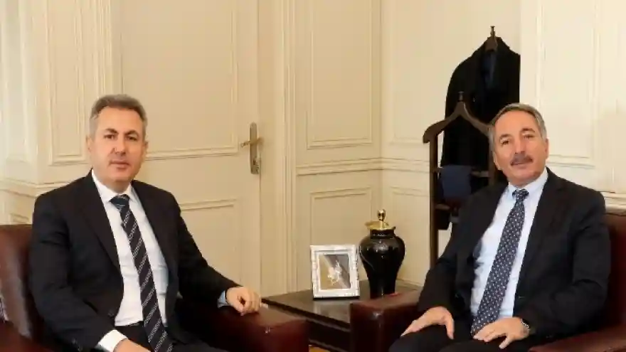 Ağrı Valisi ELBAN, AİÇÜ Rektörü Prof. Dr. KARABULUT’u Ziyaret Etti 