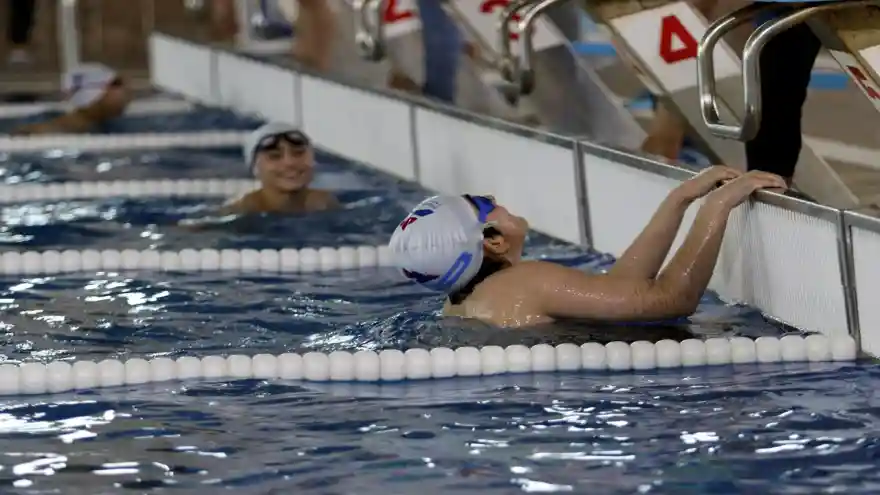 AİÇÜ’de Engelli Yüzme Yarışması Düzenlendi