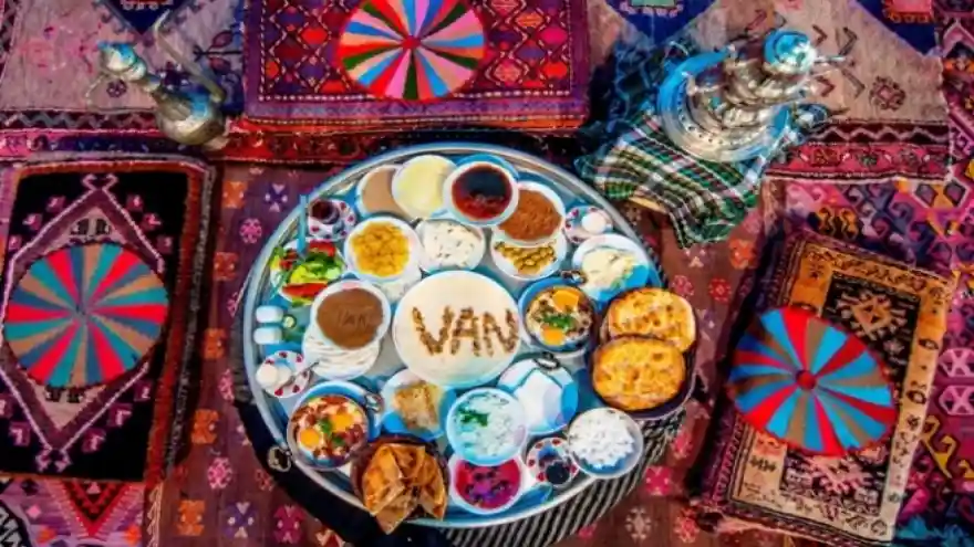 Dr. Öz’e ‘Van’a gel kahvaltı yap’ daveti…  