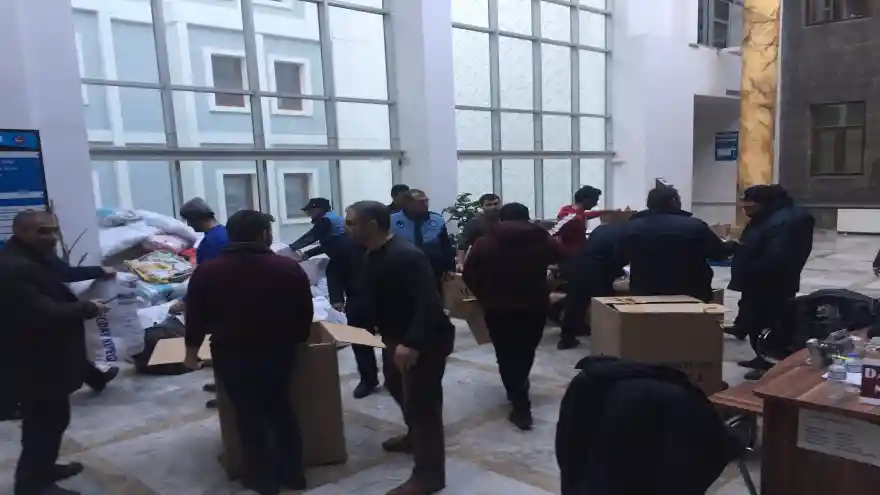 KARS BELEDİYESİNDEN DEPREMZADELERE YARDIM 