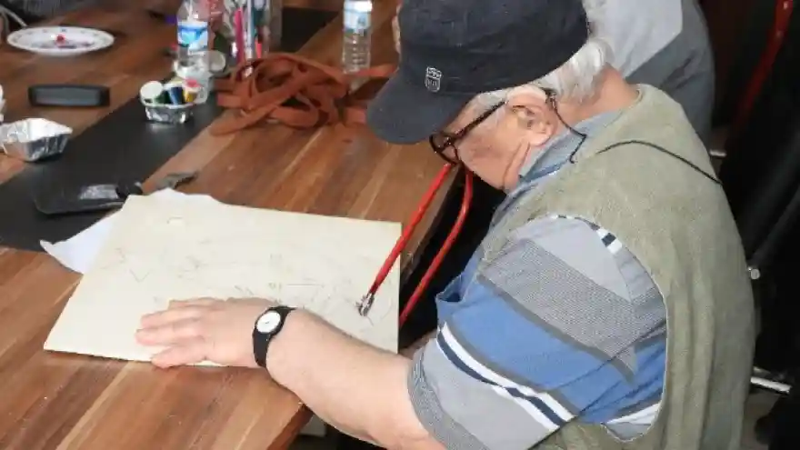 Huzurevi sakinleri sanatla huzur buluyor