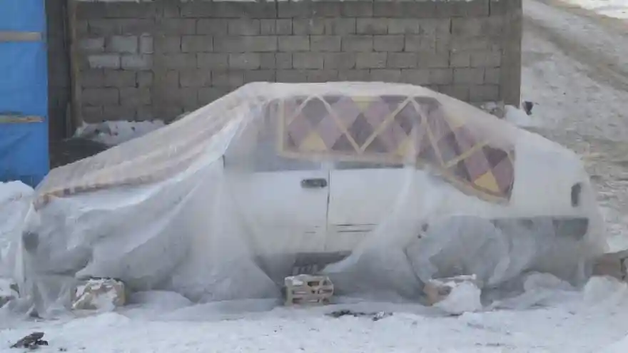 Ağrı’da soğuk hava hayatı felç etti