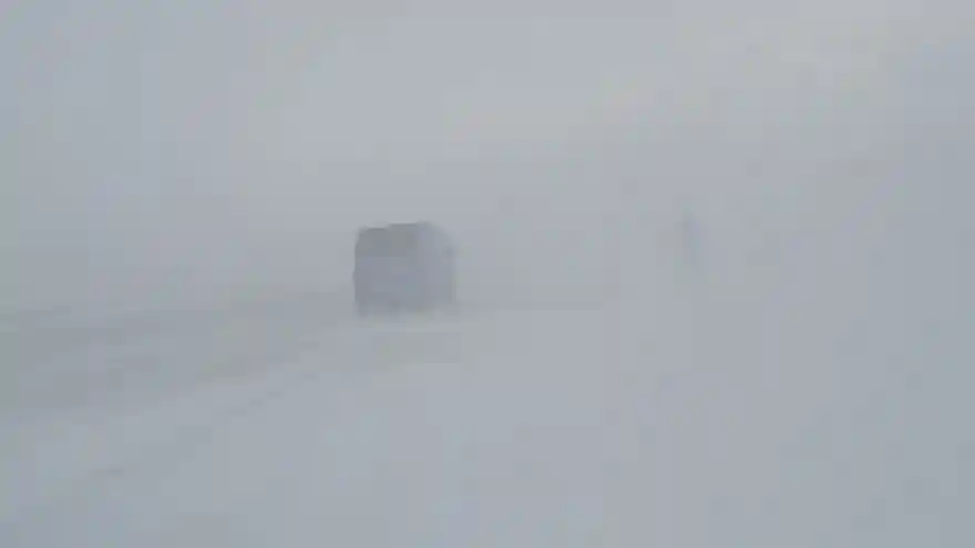 Ağrı-Van karayolunda çığ ve yoğun tipi sürücülere zor anlar yaşattı