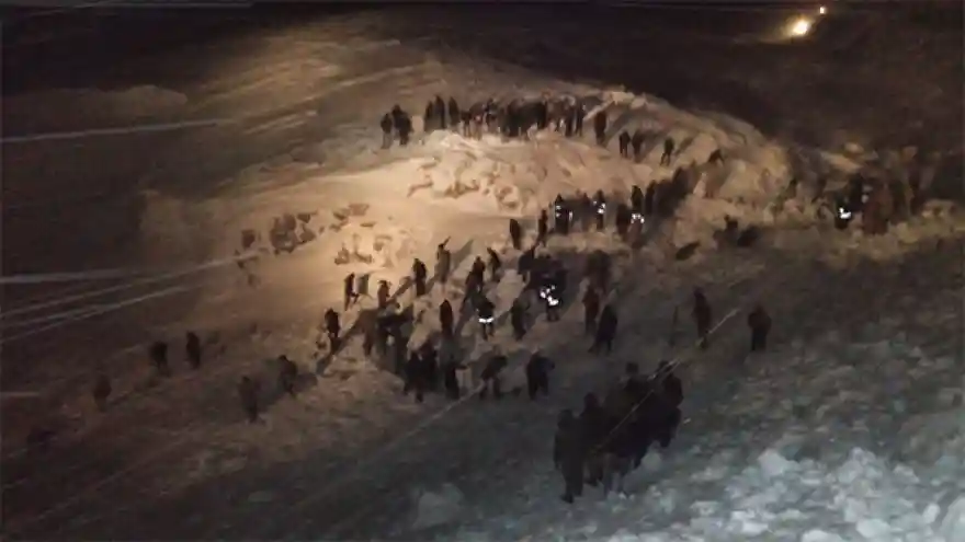 Van'da 15 Kişi Çığ Altında Kaldı