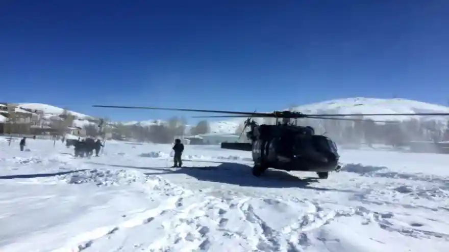 Yolların kapandığı Van'da hastalar helikopterle sevk ediliyor
