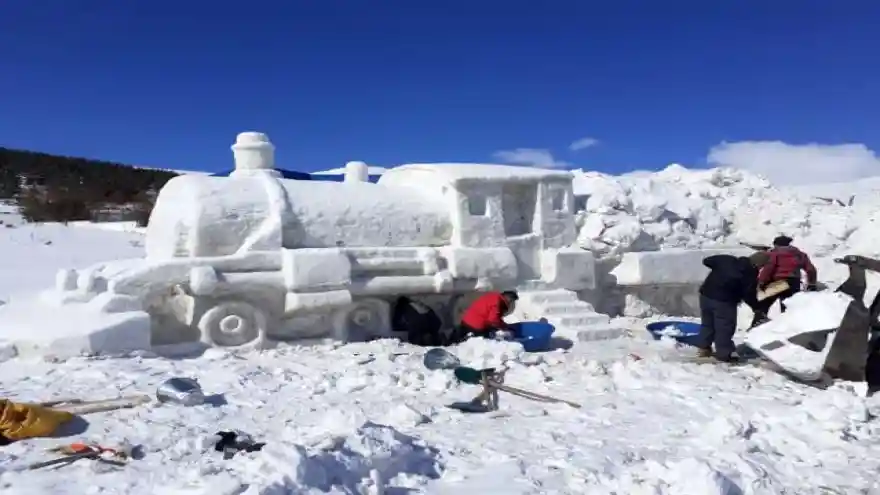 Kardan heykelini yaptıkları Doğu Ekspresi'nin Ardahan'a da gelmesini istiyorlar