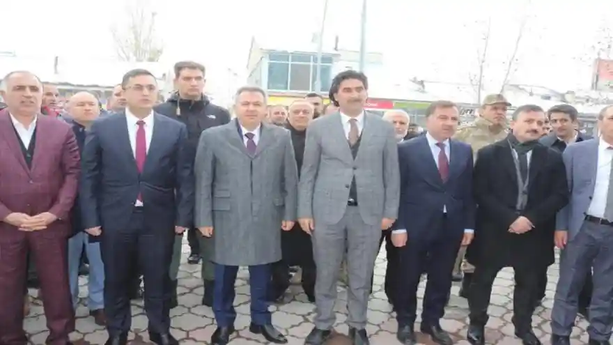 Başkan Taşdemir Taşlıçay’a Kütüphane Kurdu