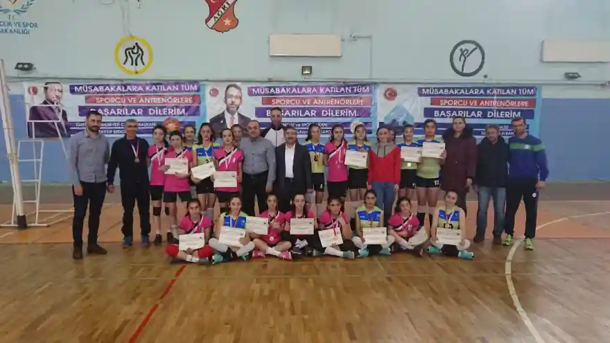 Yıldızlar Voleybol Grup Müsabakaları Sona Erdi  