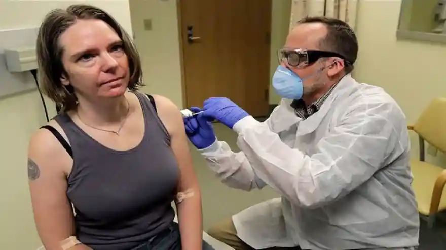 Koronavirüs için ilk aşı yapıldı