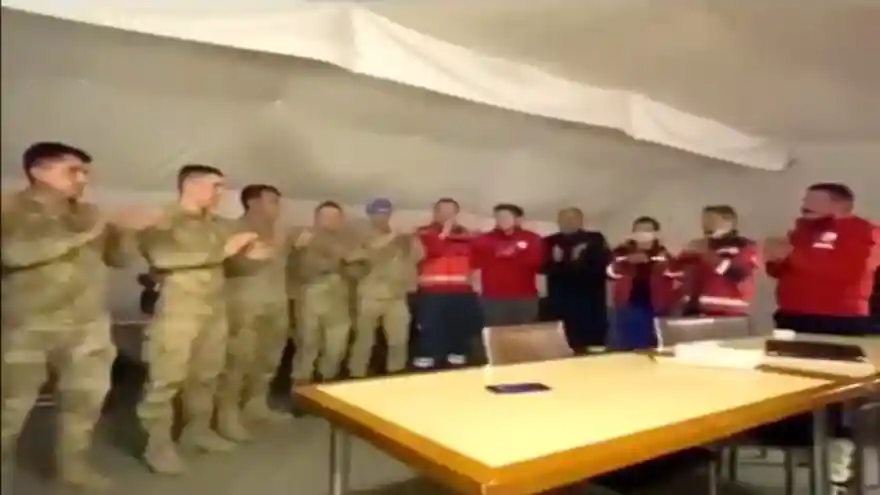 Sahra Hastanesi çalışanlarından "Evde Kal" çağrısı