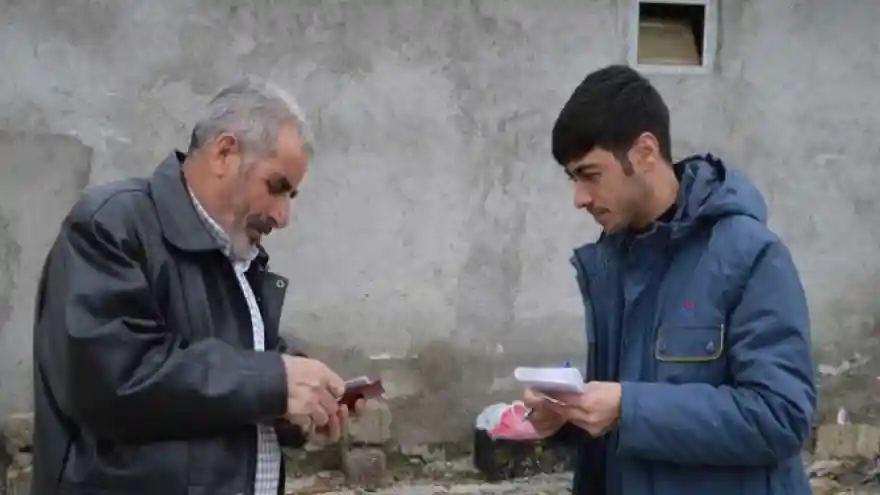 Ağrı'da PTT, evde kalan yaşlı ve engellilerin maaşlarını evlerine teslim ediyor