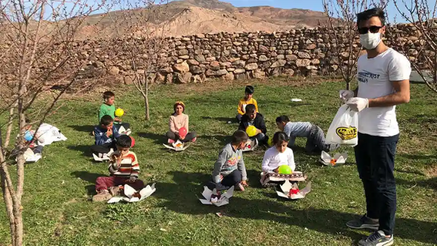 Doğubayazıt'ta çocuklar ilk kez doğum günü kutladı .