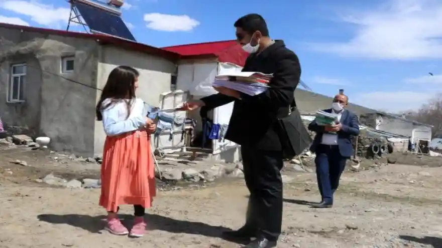 Ağrı'da fedakar öğretmenler, öğrenci ve vatandaşların umudu oluyor