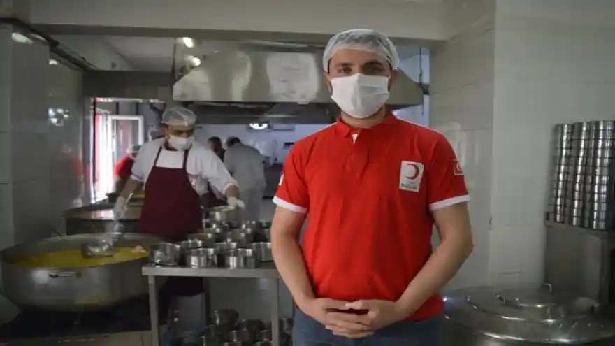 Günde 6 bin aileye yemek servis ediyorlar