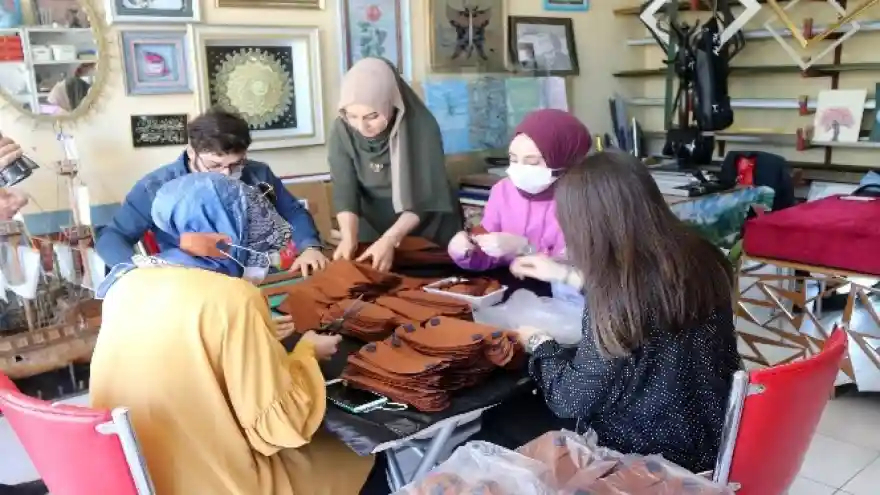 Sağlık çalışanları ve örtülü kadınlar için özel maske bandı