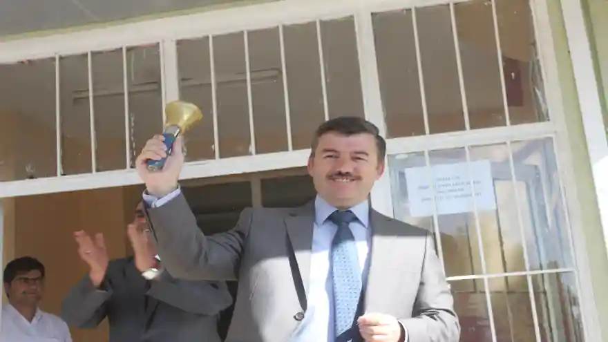 Eğitimci Yazar Başak'ın Neden Öğretmenlik? isimli makalesi