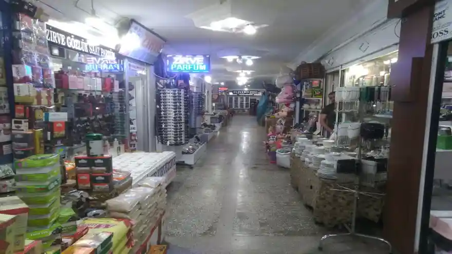 DOĞUBAYAZIT PASAJLARIN DA İN- CİN TOP OYNUYOR