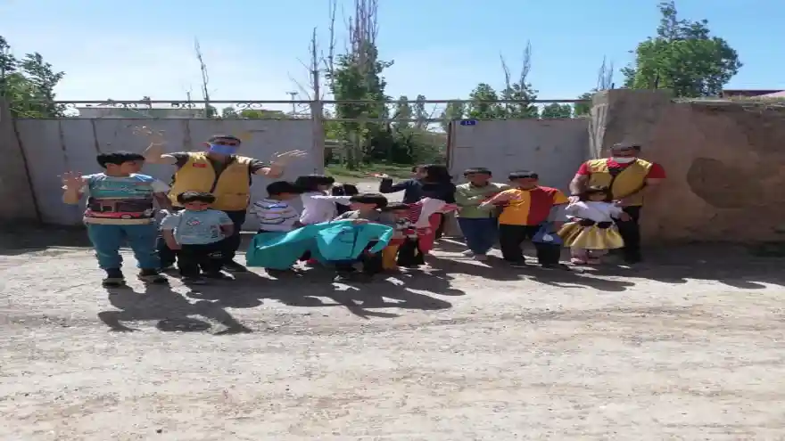 DOĞUBAYAZIT İYİLİK DERNEĞİ BAYRAM ÖNCESİ ÇOCUKLARI SEVİNDİRDİ