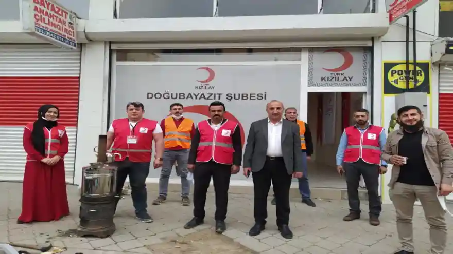 DOĞUBAYAZIT KIZILAY BAYRAM’DA HİZMETE DEVAM EDİYOR