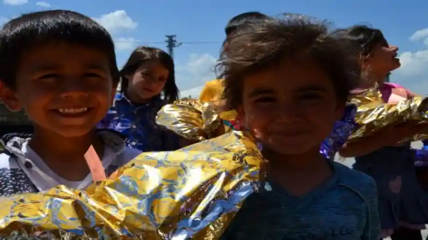 Öğretmenlerden bayramlık alamayan çocuklara bayram hediyesi